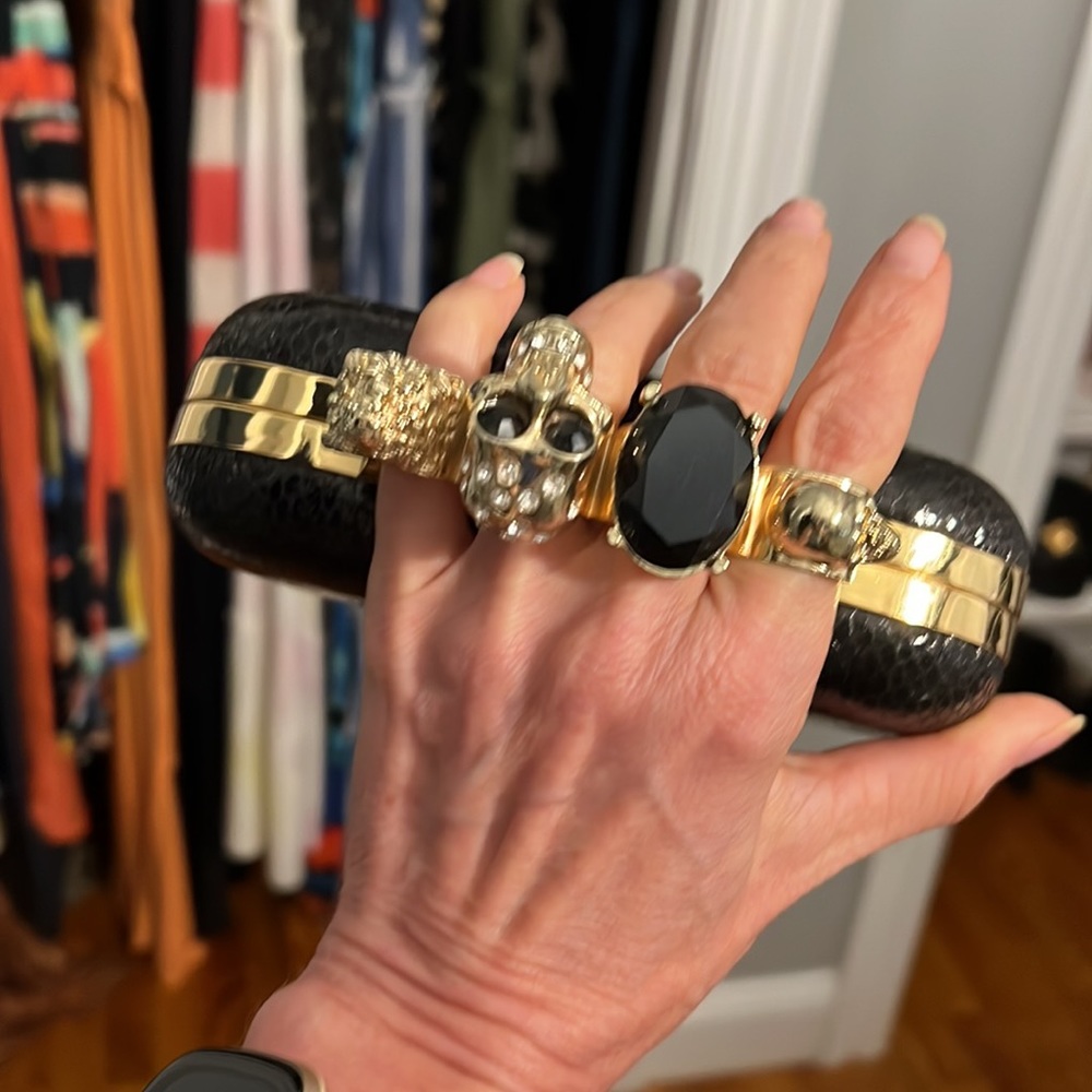 Black/gold ring clutch